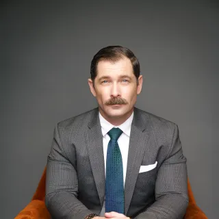 Gregory Agron headshot